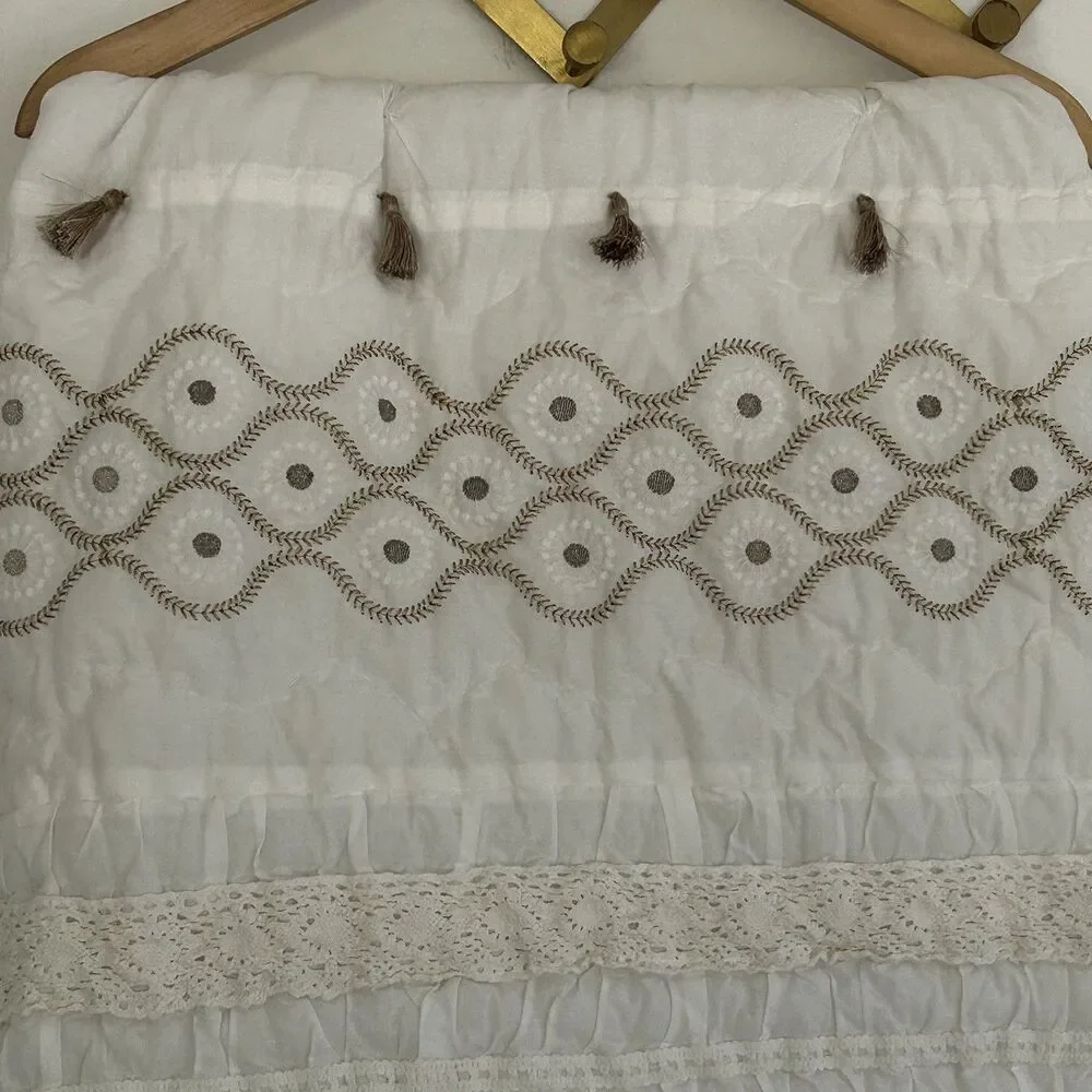 Pottery Barn Kids Baby Toddler Quilt White Embroidered Metallic Flowers Tassels